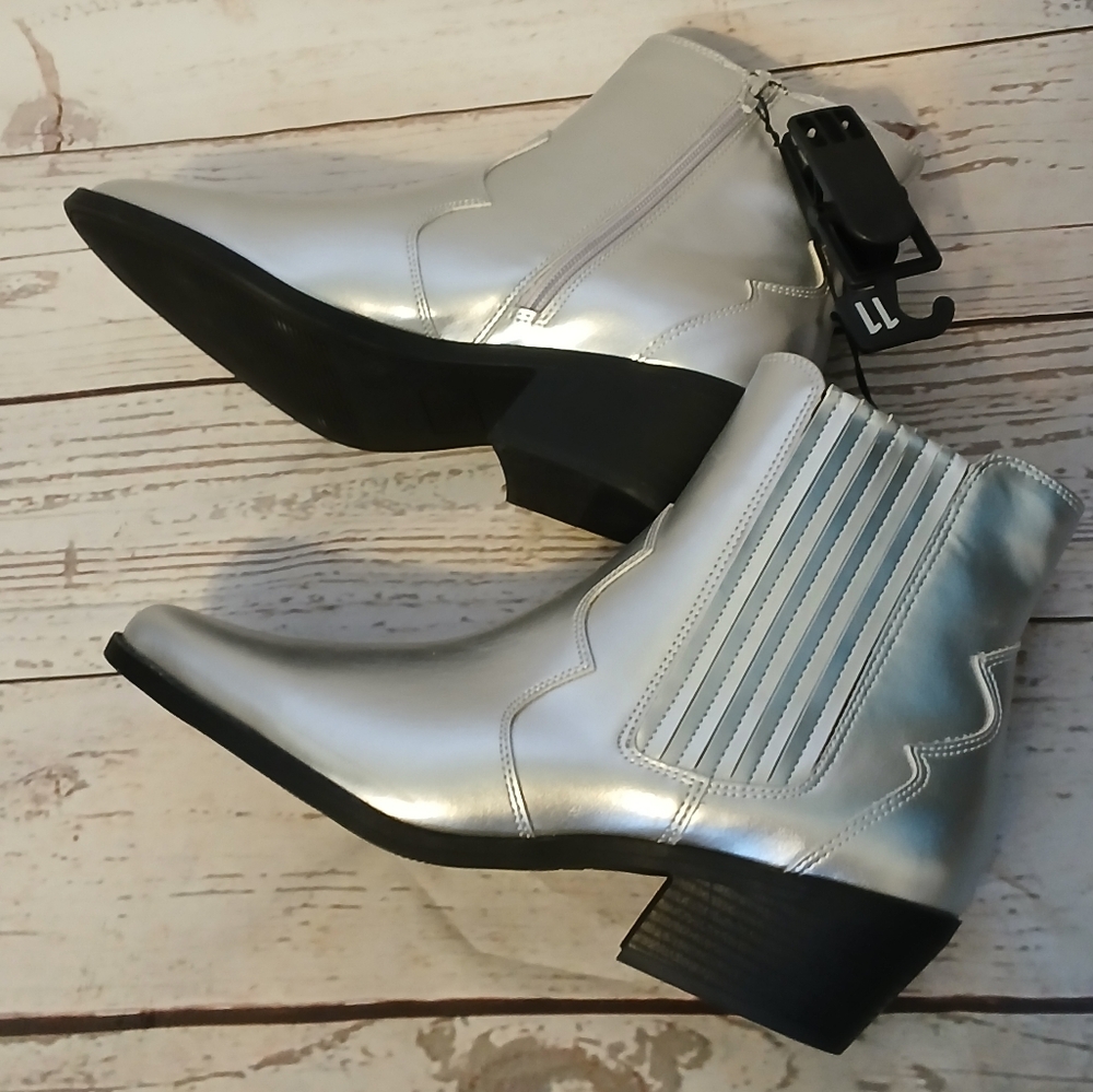 No Boundaries women's vinyl western style ankle boots silver metallic size 11